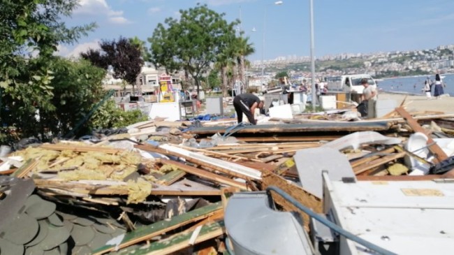 CHP’li İBB ve Büyükçekmece Belediyesi, AK Parti’li Zerrin Çağlar’ın yerini 400 zabıta zoruyla yıktı