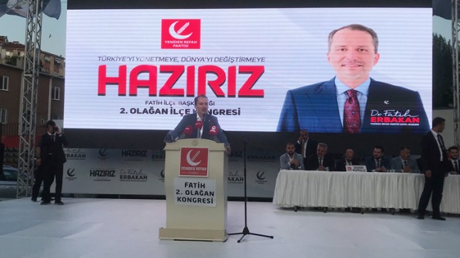 Yeniden Refah Partisi Fatih İlçe Kongresi’ni Karagümrük stadında yaptı