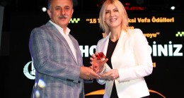 Bağcılar Belediyesi, Sevda Türküsev’e 15 Temmuz’a karşı onurlu duruşundan dolayı ödül verdi