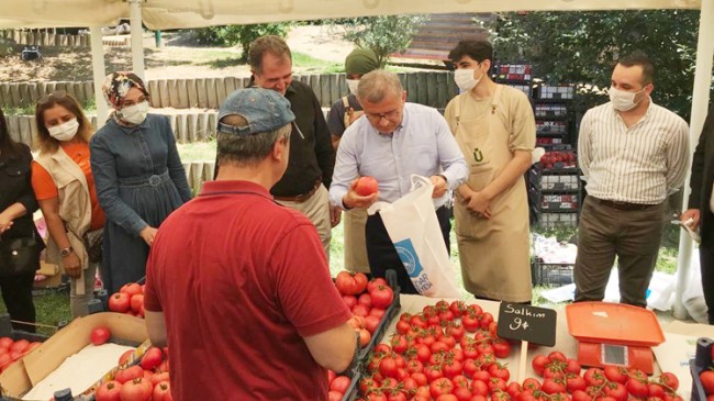 Sarıcakayalı çiftçilerden Üsküdar’da aracısız sebze ve meyve satışı