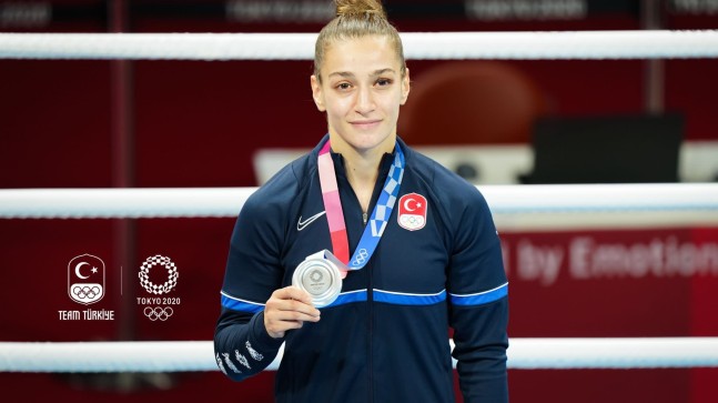 Buse Naz Çakıroğlu, Olimpiyatlarda gümüş madalya kazandı