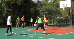 Tuzla’da düzenlenen basketbol turnuvası renkli anlara sahne oldu