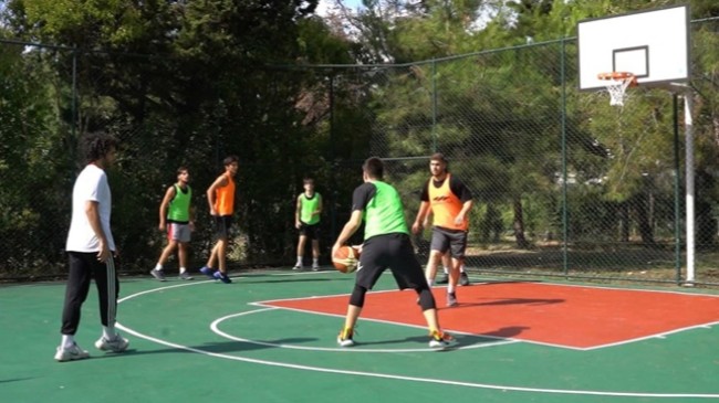 Tuzla’da düzenlenen basketbol turnuvası renkli anlara sahne oldu