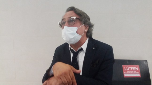Barbaros Şansal ‘Türkiye Cumhuriyeti’ni alenen aşağılama’ suçundan yargılanıyor
