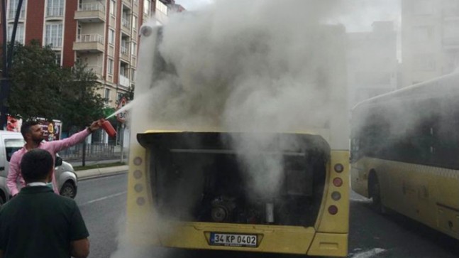 İstanbul cadde ve sokaklarında İETT otobüsleri yanmaya devam ediyor!