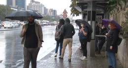 İstanbullular güne yağmurla başladı