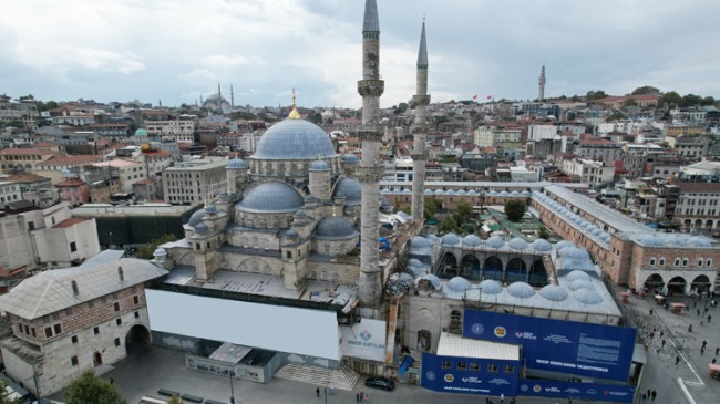 İstanbul’un simgelerinden Yeni Cami’de restorasyon çalışmaları bitmek üzere