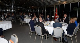 AK Parti İstanbul İl Başkanlığı, Bakan Ersoy’u turizmcilerle buluşturdu