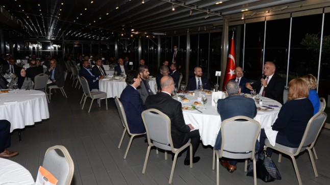 AK Parti İstanbul İl Başkanlığı, Bakan Ersoy’u turizmcilerle buluşturdu