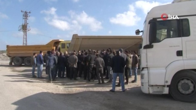 İstanbul’da 800 kamyon şoförü, yıllardır taşımacılık fiyatlarına zam yapılmadı diyerek kontak kapattı