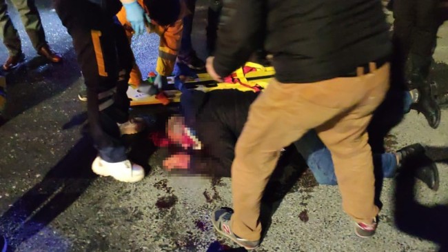 Başakşehir’de reklam panosunun altında kalan vatandaş ağır yaralandı