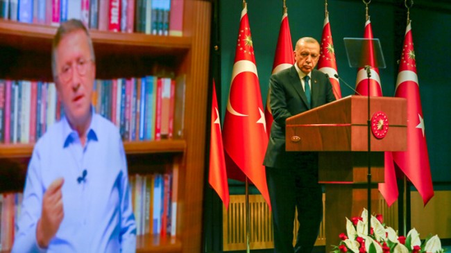 Erdoğan, “Bu siyasetçi müsveddesinin yaptığı rezillik, alçaklık, terbiyesizlik”