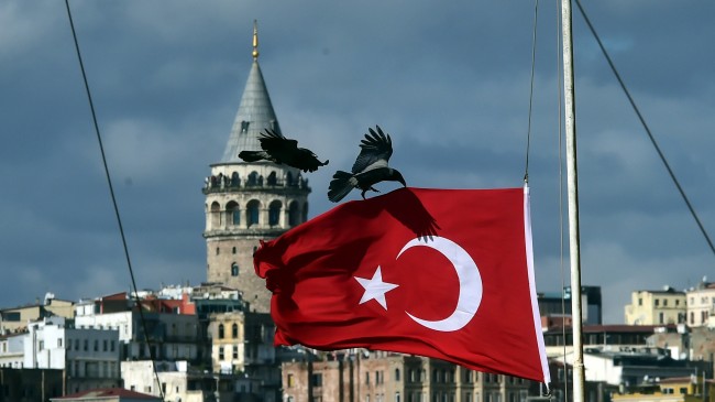 Kargalar Türk Bayrağına sığındı