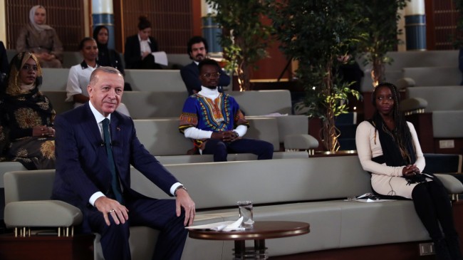 Cumhurbaşkanı Erdoğan Afrikalı gençlere: “Türkiye’yi ikinci vatanınız kabul edin”