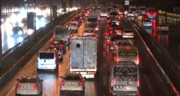 Yağmur, İstanbul trafiğini etkiledi