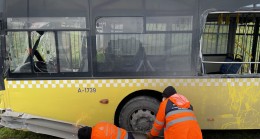 İETT otobüsü kaza yaptı, yolcular camlar kırılarak çıkarıldı