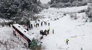 Kuzey Marmara Otoyolu’nda yolcu otobüsü şarampole devrildi, ölü ve yaralılar var