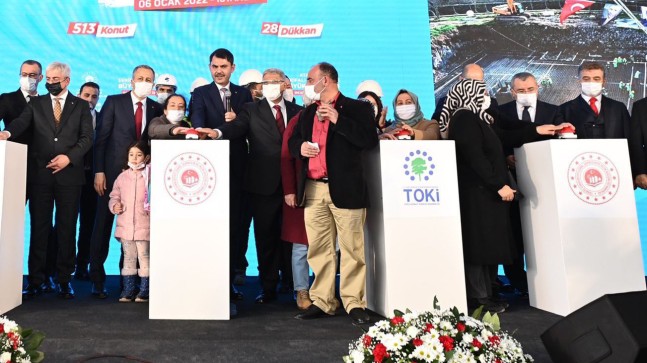 Bakan Kurum, Ataşehir’de yapılacak 513 konut, 28 dükkan ve sosyal donatı alanlarının temelini attı