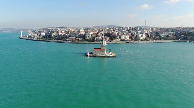 İstanbul Boğazı turkuaz renge büründü