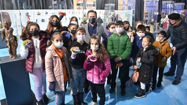 Tuzla Belediye Başkanı Şadi Yazıcı’dan çocuklara festivalli karne hediyesi