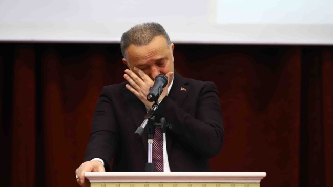 Bağcılar Belediye Başkanı Lokman Çağrıcı Kadir Topbaş’ın ölüm yıldönümünde gözyaşlarını tutamadı