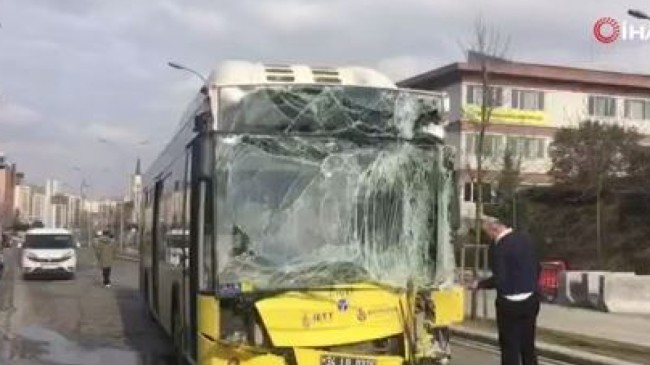 Başakşehir’de 2 İETT otobüsü kafa kafaya çarpıştı, yaralılar var