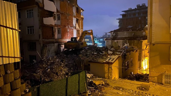 Devlet, Üsküdar’da doğalgaz patlaması yaşanan binayı yıktı, yenisini yapacak