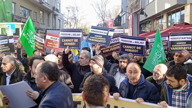 Başörtüsü düşmanı Hindistan, İstanbul’da protesto edildi