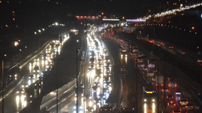 İstanbul’da yağmur ve trafik var