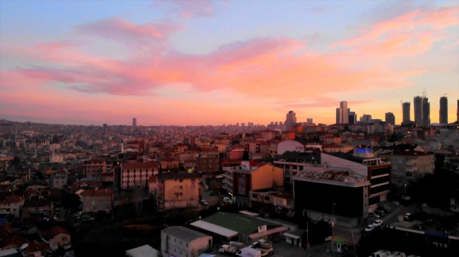İstanbul’un gökyüzü kızıla büründü