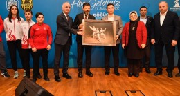 Sancaktepe Belediye Başkanı Şeyma Döğücü, gurur duyduğu sporcularıyla buluştu