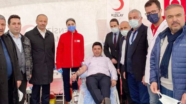Üsküdarlı Sivaslılardan bir yıl içinde ikinci kez kan bağışı