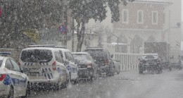 Yoğun kar yağışı Anadolu Yakası’nda etkisini göstermeye devam ediyor