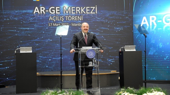Bakan Mustafa Varank, “Tüm zorluklara rağmen yoluna devam eden Türkiye var”
