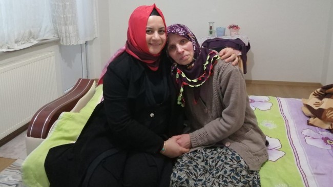 Çekmeköy’ün AK Kadınları, yaşlılarımızı ziyaret ederek dualarını aldı