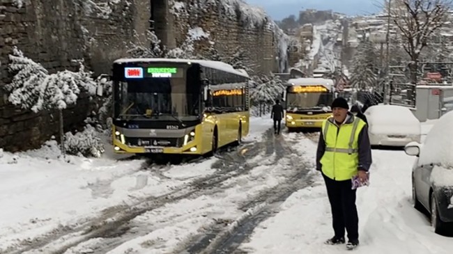 Fatih’te üç İETT otobüsü yolda kaldı