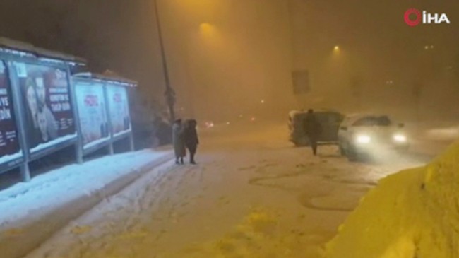 İstanbul’da kar gittikçe etkisini arttırıyor