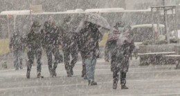 Üsküdar’da etkili olan kar yağışı vatandaşlara zor anlar yaşattı