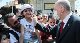 Cumhurbaşkanı Erdoğan’a vatandaş ve çocuklar yoğun ilgi gösterdi