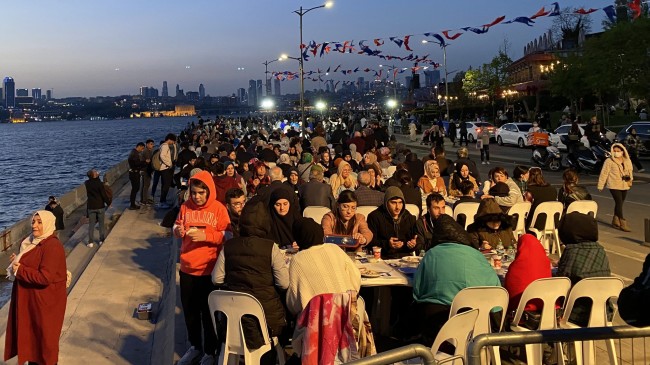 Binlerce Üsküdarlı iftar sofrasında buluştu
