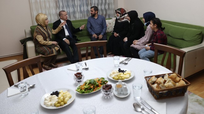 Cumhurbaşkanı Erdoğan iftarda Kılıçaslan ailesinin misafiri oldu