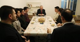 Cumhurbaşkanı Erdoğan, iftarda öğrenci evine misafir oldu