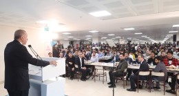 Cumhurbaşkanı Erdoğan, yurtta kalan üniversite öğrencileriyle buluştu
