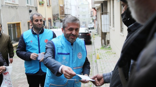 Türkiye Diyanet Vakfı, İstanbul’da 5 bin 500 aileye gıda yardım kartı dağıtıyor