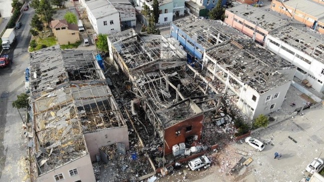 Tuzla’da patlama yaşanan fabrikanın enkazı havadan görüntülendi