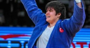 Sancaktepe Belediyesi’nin sporcusu Sebile Akbulut Avrupa 3’üncüsü oldu