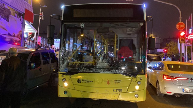 Ataşehir’de İETT otobüsü park halinde bulunan araca çarptı