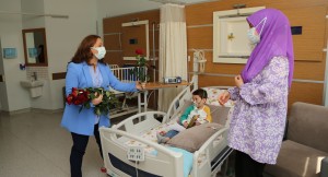 Başkan Şadi Yazıcı’dan Tuzla Devlet Hastanesi’ndeki annelere sürpriz!