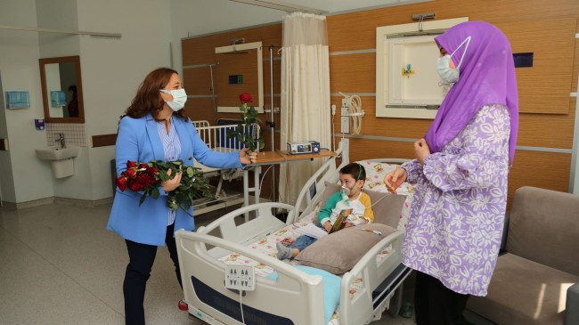 Başkan Şadi Yazıcı’dan Tuzla Devlet Hastanesi’ndeki annelere sürpriz!
