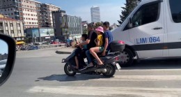 Kadıköy’de motosiklet üzerinde aile boyu tehlikeli yolculuk, kask da cabası